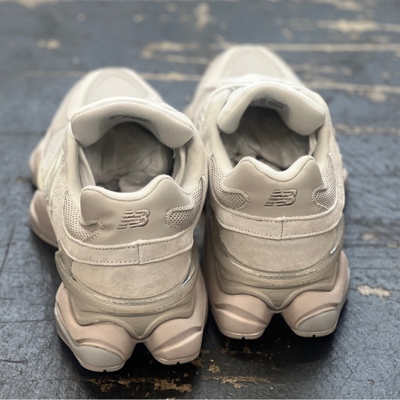(WOMEN’S) New Balance 9060 Grey Beige - Picture 6 of 8